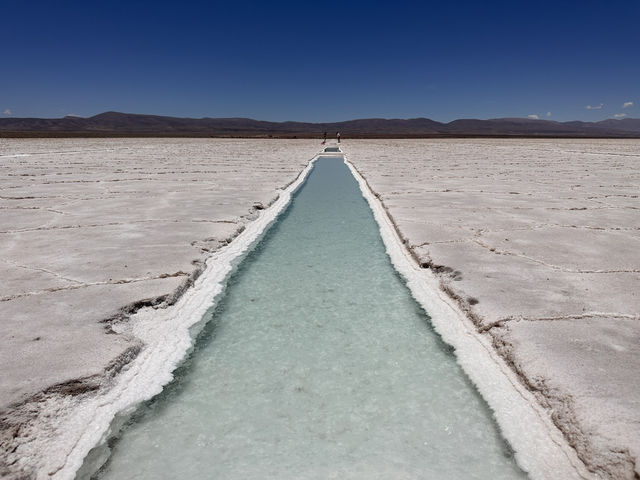 【Salinas Grandes｜地平線まで続く白の世界、自然がくれた特別なステージ】