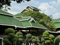 Bangkok City Walk: A Century-Old Tycoon's Estate! 🌳🏡