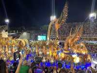 【Rio Carnival（リオのカーニバル）｜世界最大級の熱狂！音・光・色彩の祭典🎉】