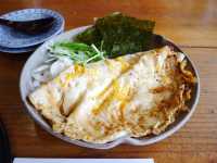 一間能品嚐到高尾山名物「蕎麥麵」與溪流魚料理的知名餐廳