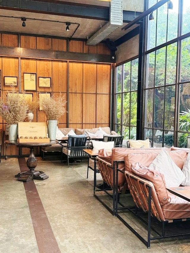 Air Space Hua Hin ร้านอาหารและคาเฟ่สุดเท่และวินเทจ