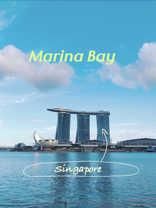 เดินเล่น Marina Bay ชม Merlion พ่นน้ำ 