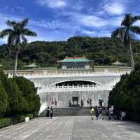 A Tranquil Oasis Amidst Imperial Treasures