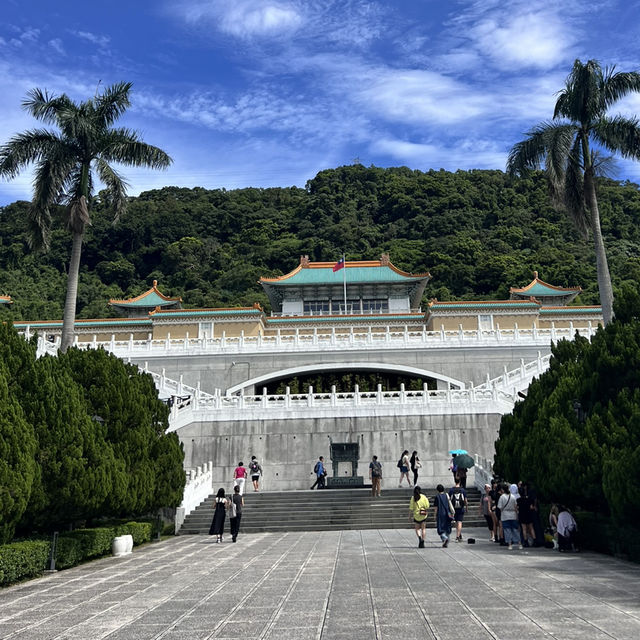 A Tranquil Oasis Amidst Imperial Treasures