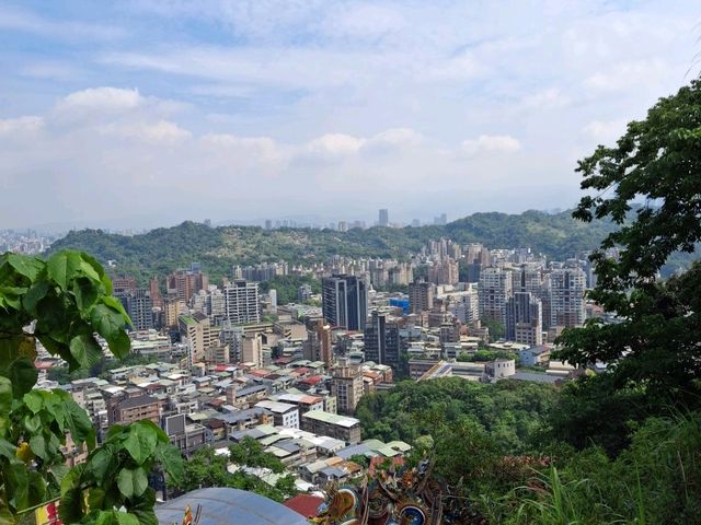 Explore the Xianjiyan Trail in Wenshan District, Taipei, Taiwan