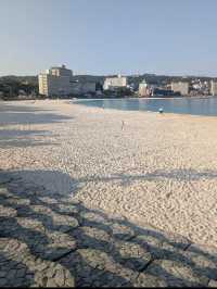 夕陽に染まる奇跡の島、円月島で心に残る絶景体験を
