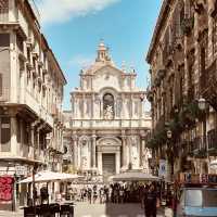 Solo Travel Guide: Catania, Sicily – Where Fire Meets Baroque** 🌋🏛️