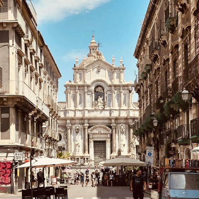 Solo Travel Guide: Catania, Sicily – Where Fire Meets Baroque** 🌋🏛️