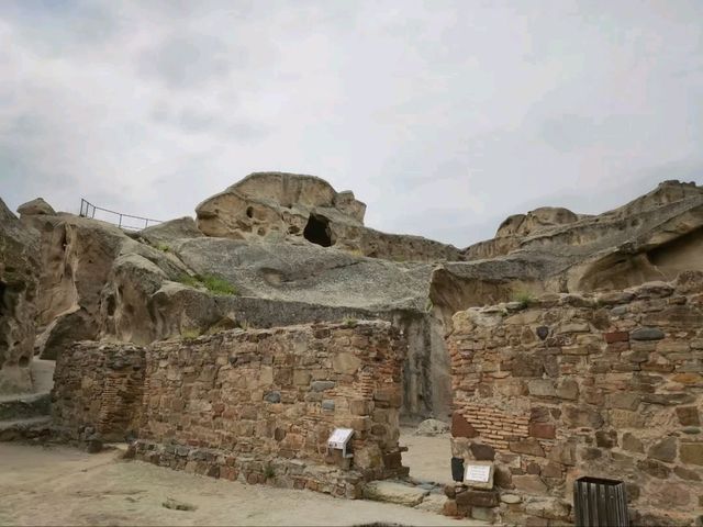 Caves, Cliffs & Ancient Vibes