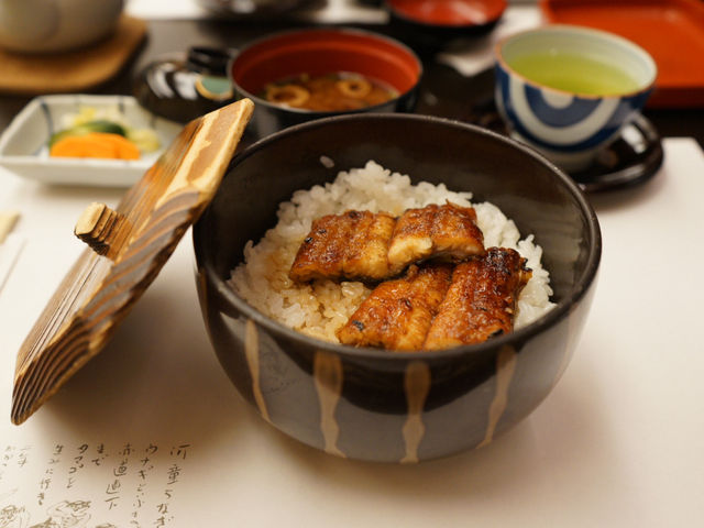 ข้าวหน้าปลาไหลย่างถ่าน  Hakata Unagiya Fujiuna