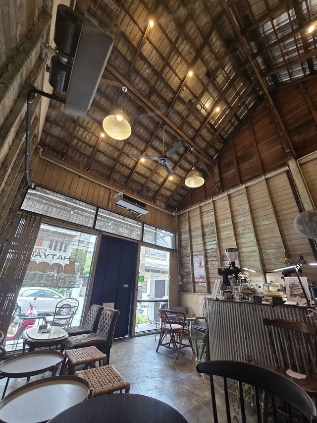 Hood Hatyai, Vintage Vibes in a Hidden Lane