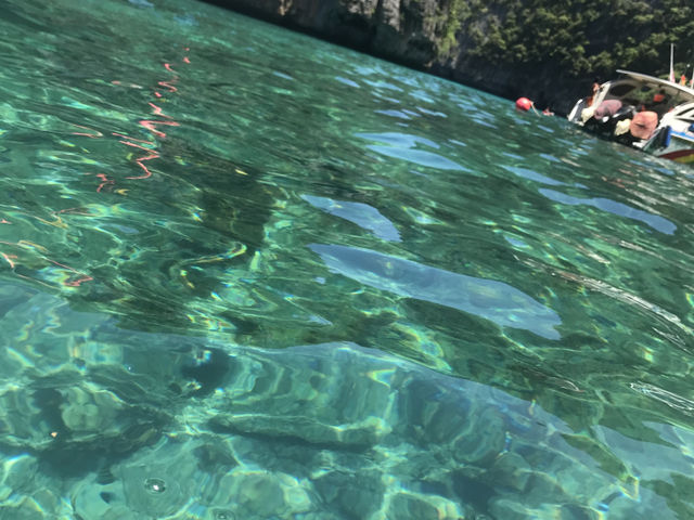 息をのむ美しさ！ピピ島の「エメラルドの海」に魅せられて💎🌊