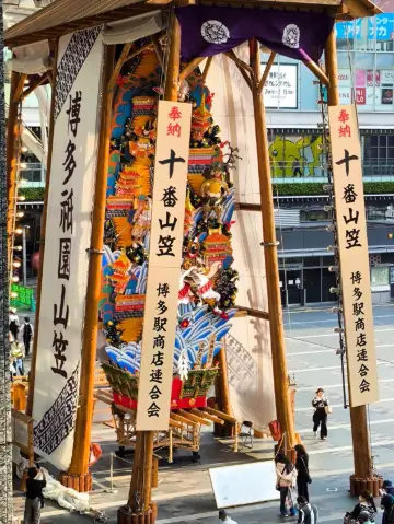 日本福岡 博多車站前壯觀的博多祇園山笠巨大裝置真有趣