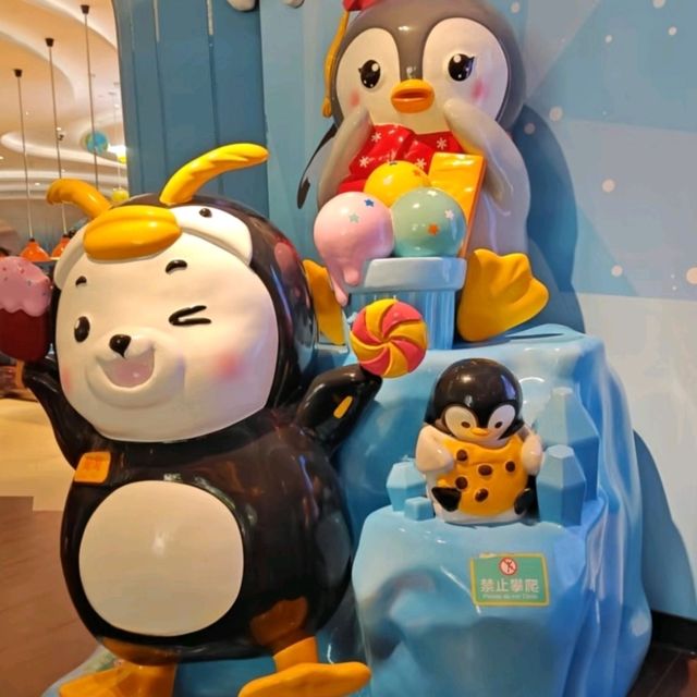 當孩子用薯條餵企鵝時，你會發現快樂原來這麼簡單