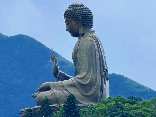  Ascend to Serenity at Tian Tan Buddha