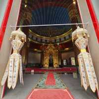 กราบพระธาตุ เดินชมสกายวอล์ก - วัดพระธาตุดอยสะเก็ด