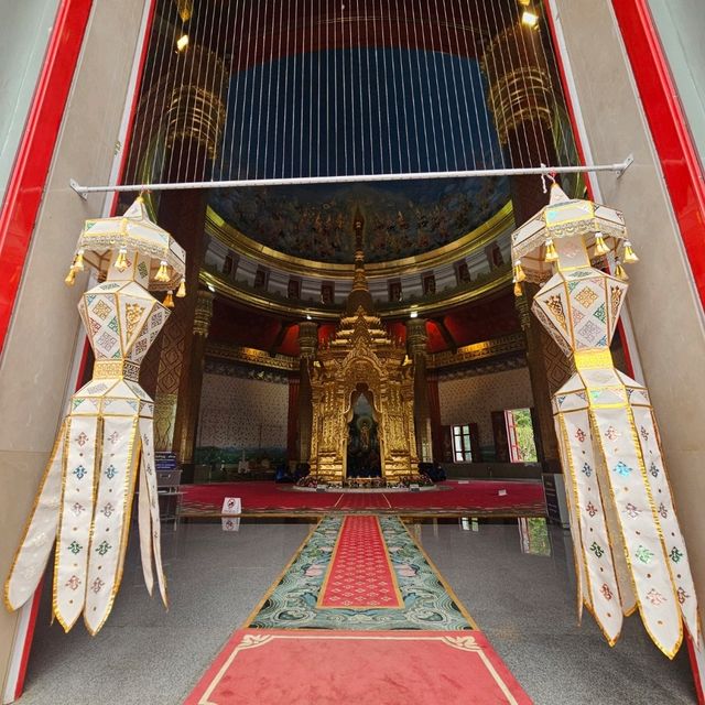 กราบพระธาตุ เดินชมสกายวอล์ก - วัดพระธาตุดอยสะเก็ด