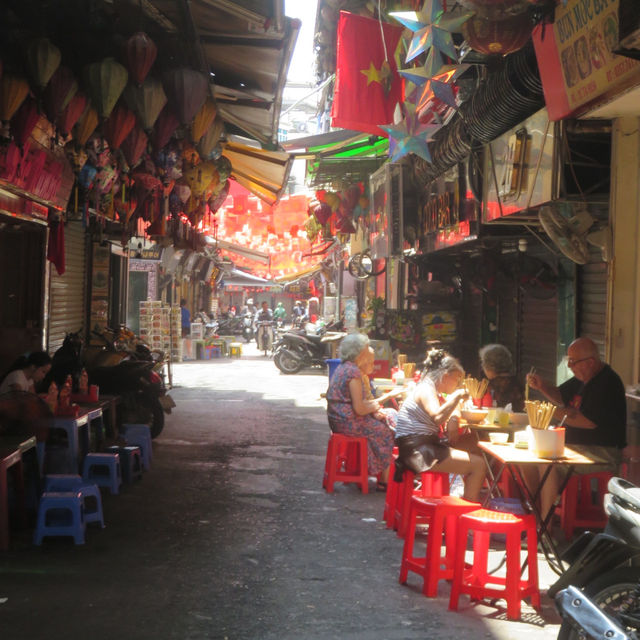 🏮 Old Quarter Hanoi – เสน่ห์เมืองเก่าที่ไม่เคยหลั 🏮 Old Quarter Hanoi – เสน่ห์เมืองเก่าที่ไม่เคยหลั