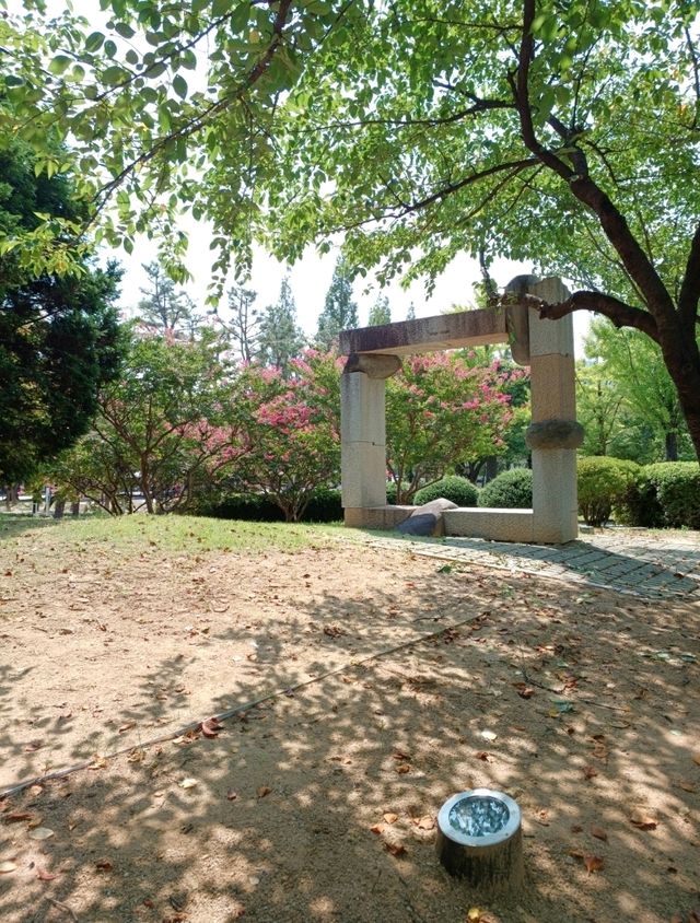 산책하기 좋은 연지공원