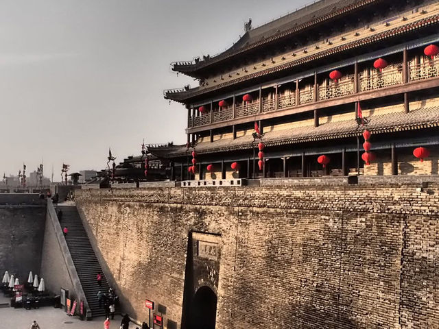 Day & Night view of Xi’An City Wall 