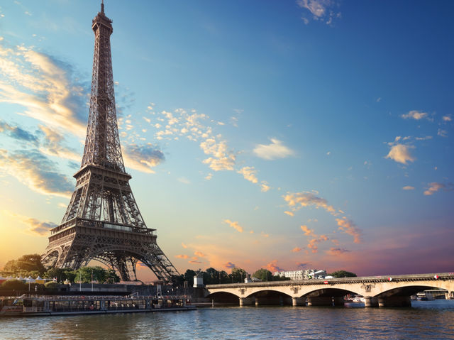 Paris เมืองแห่งแสงไฟและความรัก Paris เมืองแห่งแสงไฟและความรัก