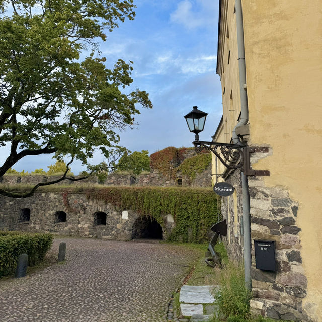 🇫🇮ヘルシンキの海中宝島、歴史と冒険の楽園！ 🏰✨