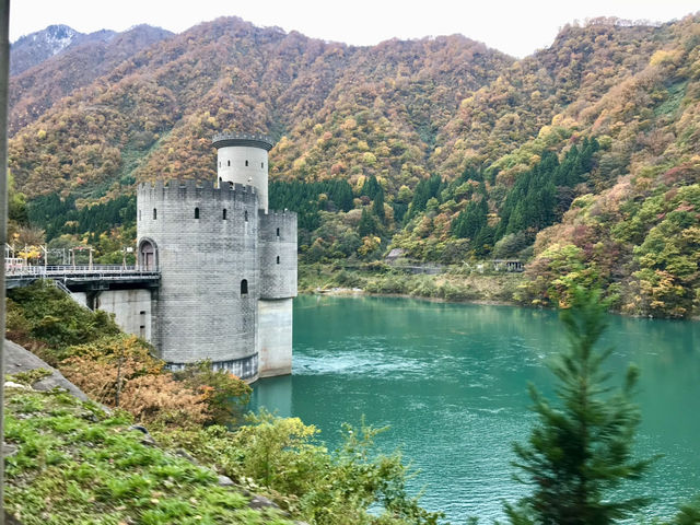 【富山・黒部】トロッコ列車の旅へ！黒部渓谷鉄道・宇奈月駅🚂🍁