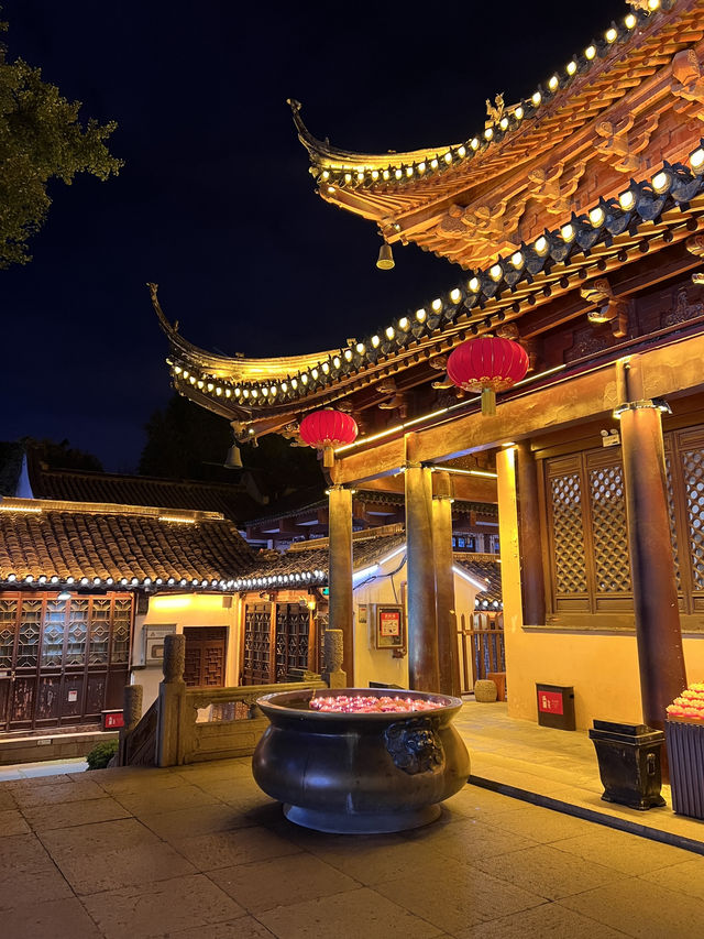 🇨🇳 Where Tradition Meets the Lantern Glow: Nanjing’s Confucius Temple (Fuzimiao)  🇨🇳 Where Tradition Meets the Lantern Glow: Nanjing’s Confucius Temple (Fuzimiao)