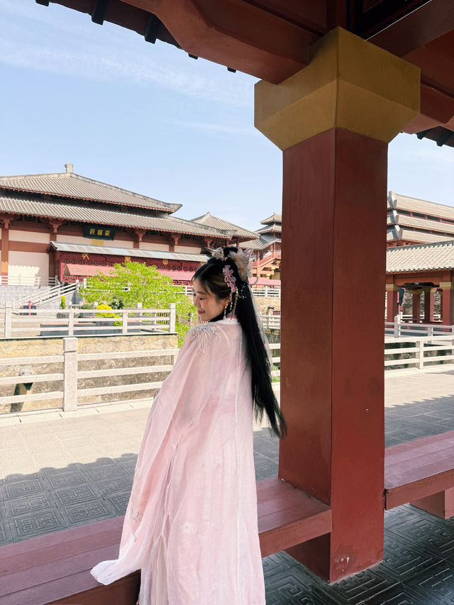 Walking Through Qin Palace in Hanfu
