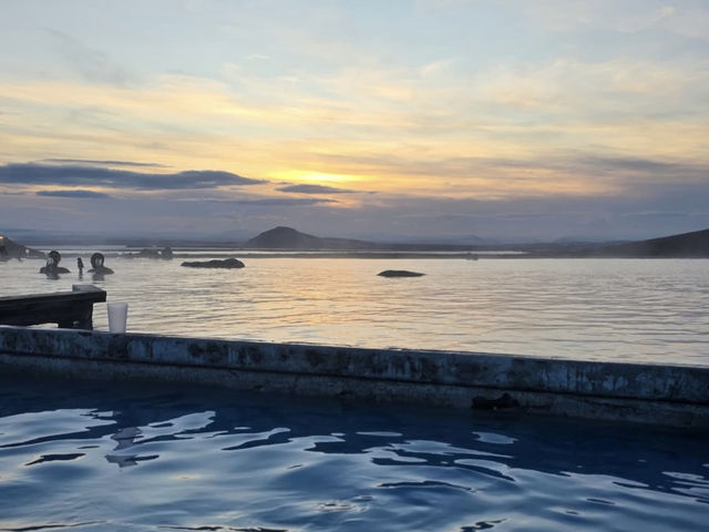 🇮🇸冰島隱世溫泉！米湖北部藍湖湯泉體驗・必打卡夢幻美景