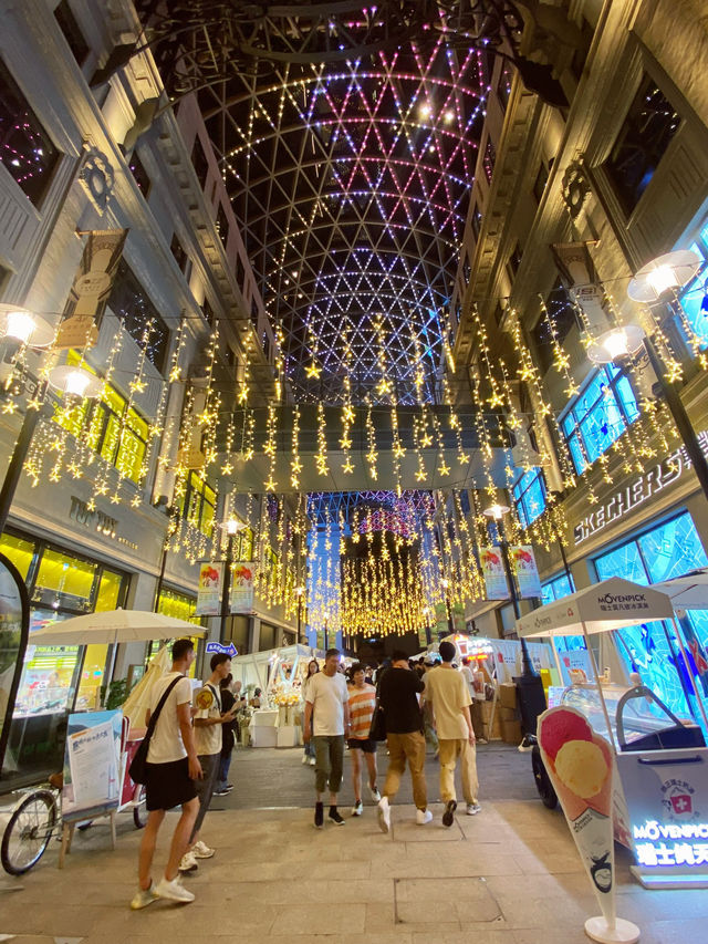 🚶‍♀️ 上海南京東路步行街｜熱鬧X文化X人文—城市裡最璀璨的散步大道