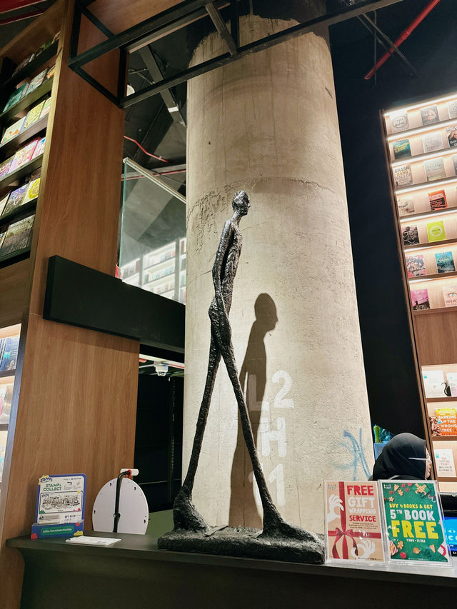 The Ultimate 24-Hour Library Vibes at BookXcess Sunway Square 📚✨