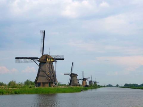 A day surrounded by windmills in the Netherlands | Kinderdijk