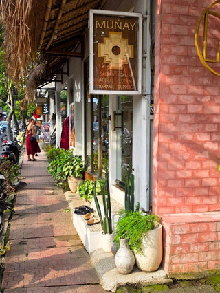 ​🌿 Keajaiban Ubud: Pasar Seni dan Belanja yang Mendalam 🛍️