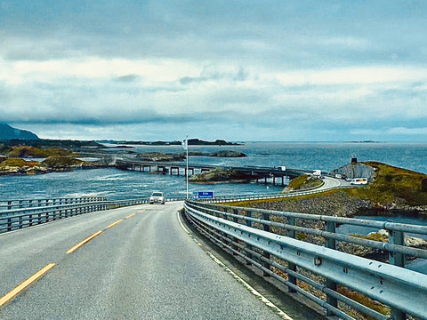 The Road to Nowhere ノルウェーの「世紀の建築物」。 | Trip.com Averoy
