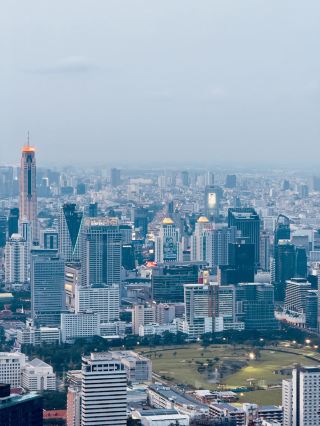 Soak in the evening light and admire the city skyline; enjoy a 360-degree view of Bangkok at Mahanakhon SkyWalk.