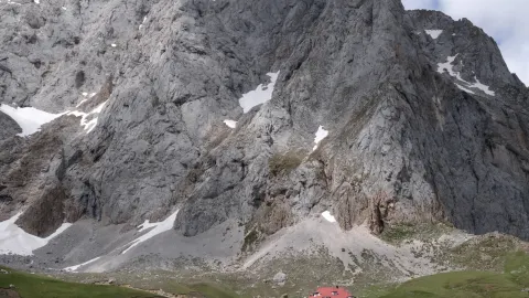 🇪🇸 Picos de Europa, Spain | Alpine Lakes & Hidden Mountain Villages 🏔️ — traveler post in Leon