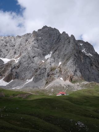 🇪🇸 Picos de Europa, Spain | Alpine Lakes & Hidden Mountain Villages 🏔️