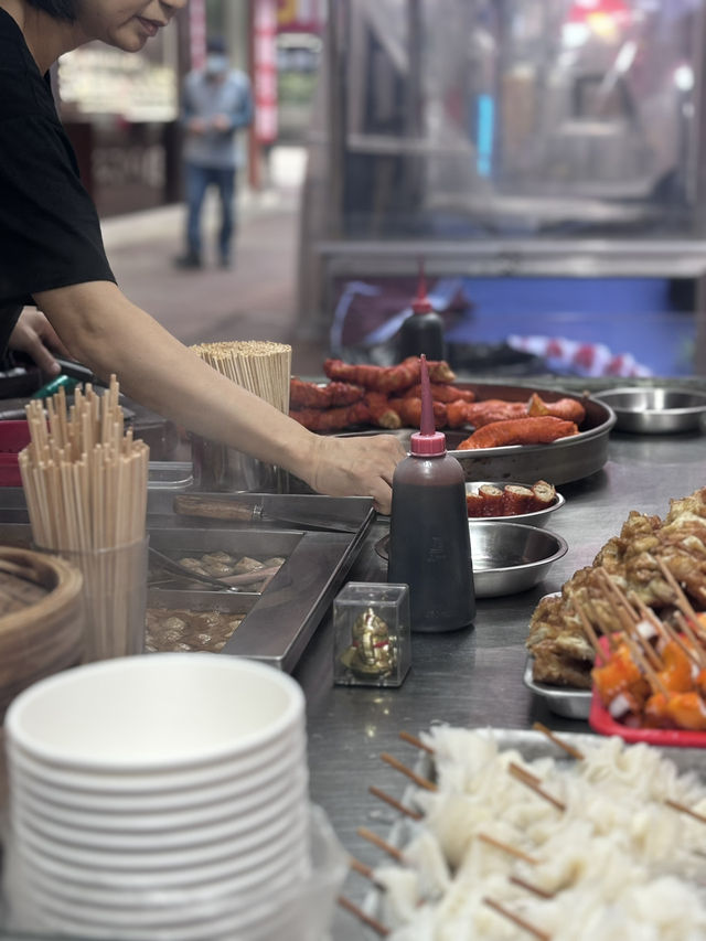 Let’s stroll at Temple Street, HK Let’s stroll at Temple Street, HK