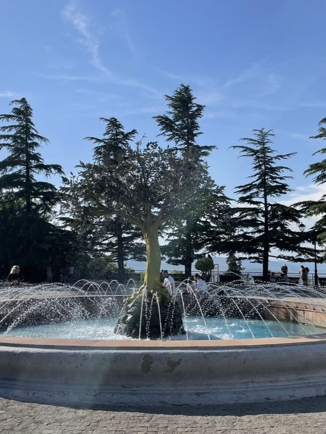 【ジョージア🇬🇪/丘の上の遊園地『ムタツミンダ公園⛲️』】