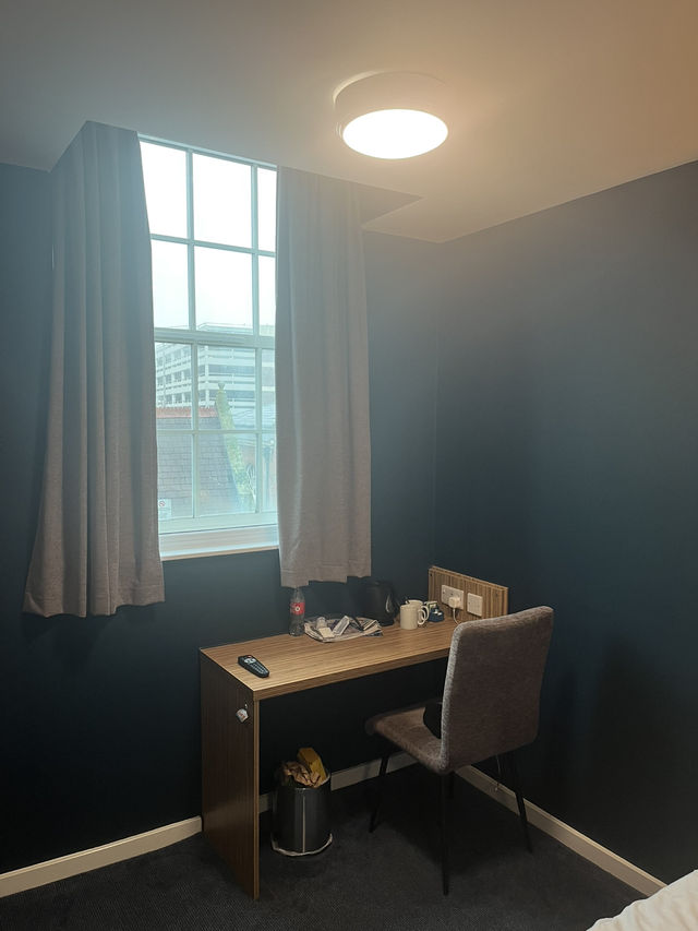 A noisy stay at Chester Central Travelodge 🇬🇧