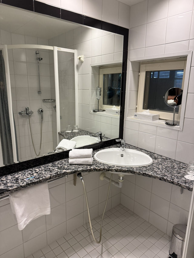 Scandic Helsinki Aviapolis: A Convenient Stay Near the Airport with Easy Access to Shopping