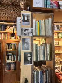 Konets Prekrasnoy Epohi -  a unique hybrid of bookstore and bar