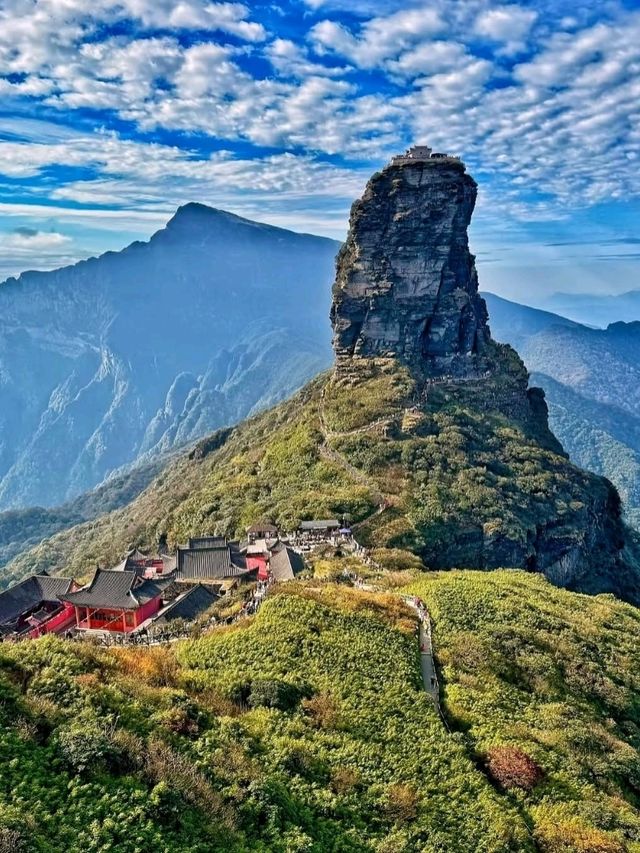 ⛰️ Fanjing Mountain – Sacred Peaks Above the Clouds
