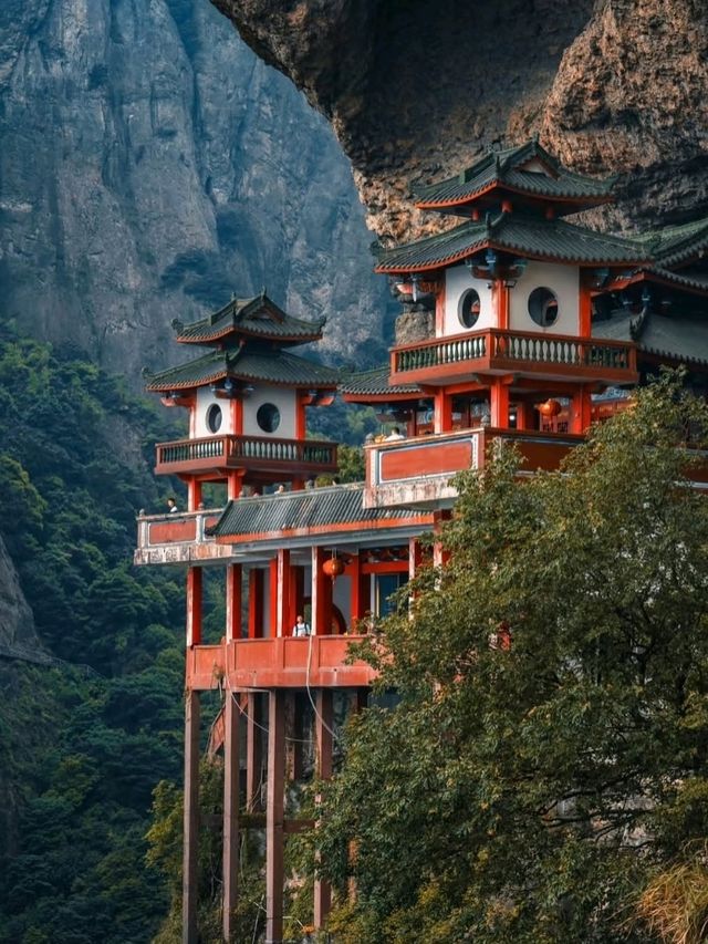 🏯 Lingtong Temple – A Serene Buddhist Haven in Zhangzhou