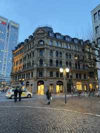 🌃✨ Frankfurt am Main at Night – Where Skyscrapers Shine and History Whispers 🌉🌟 