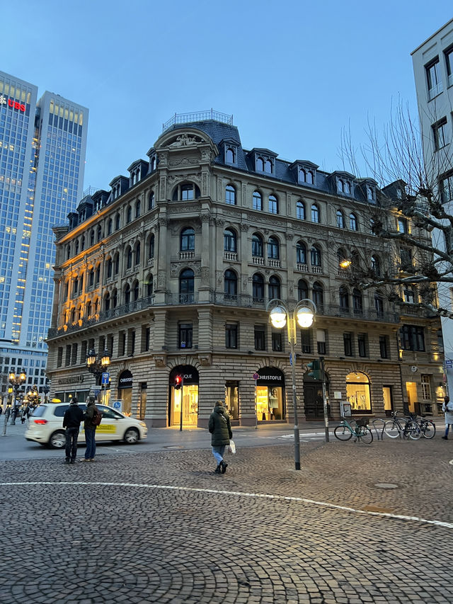 🌃✨ Frankfurt am Main at Night – Where Skyscrapers Shine and History Whispers 🌉🌟 