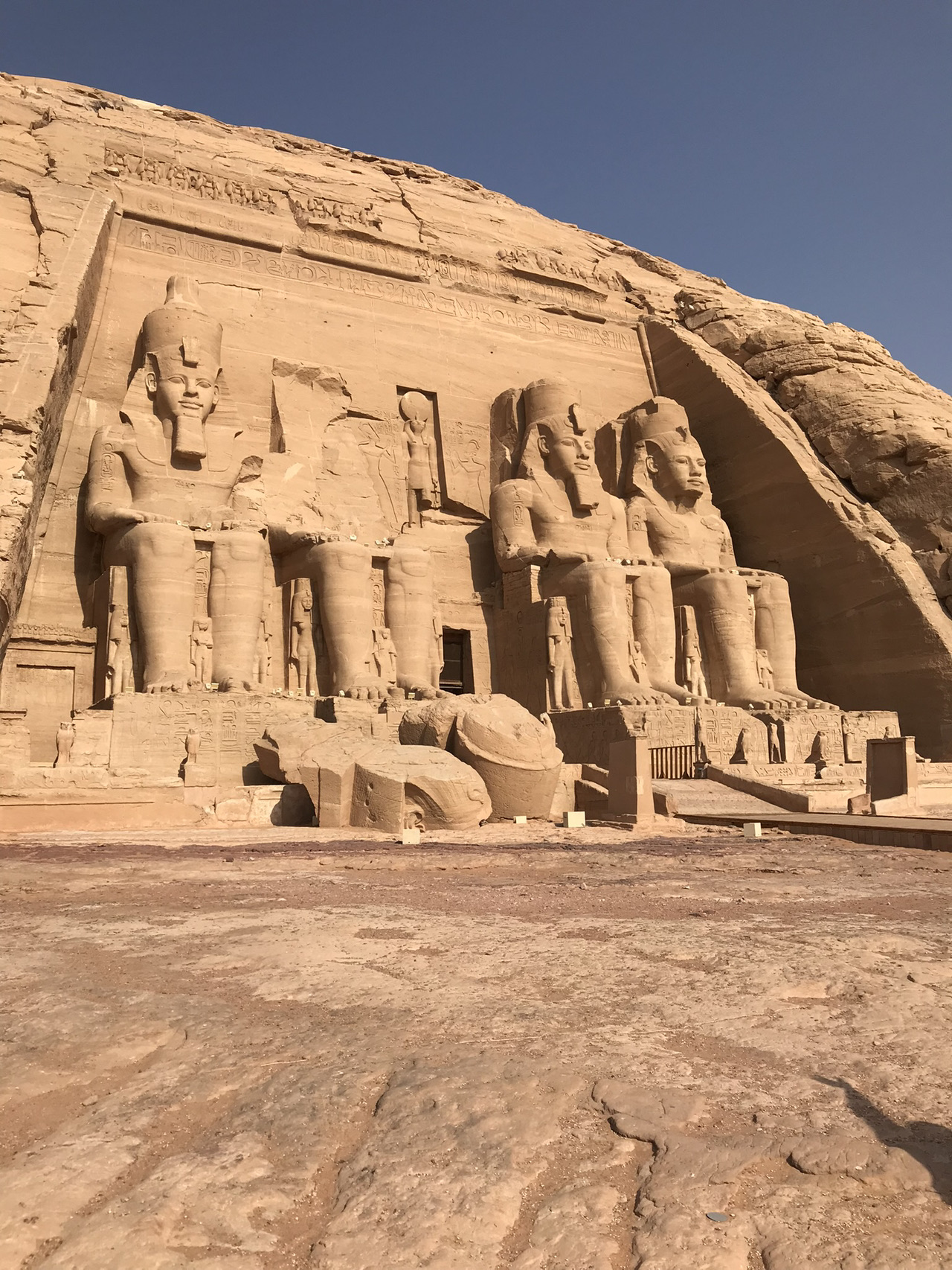 Perjalanan ke Abu Simbel Seperti Film Petualangan