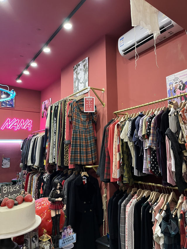 Shop Like a Local🛍️