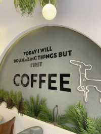 Café Chillin’ at La Moda Coffee: Sips & Vibes That Hit Different ☕🍓